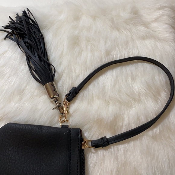 Black Tassel Wristlet - Picture 4 of 9